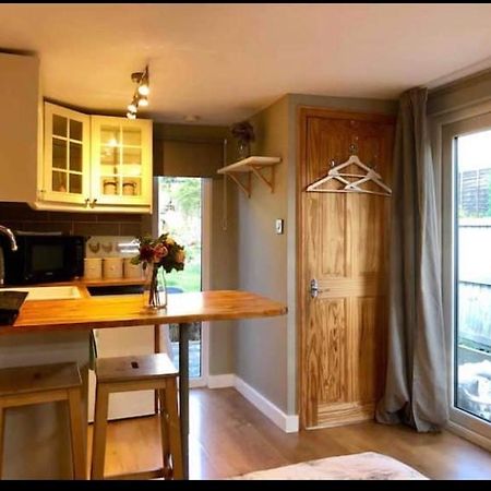 Unique Wooden Lodge With A View! ロンドン エクステリア 写真
